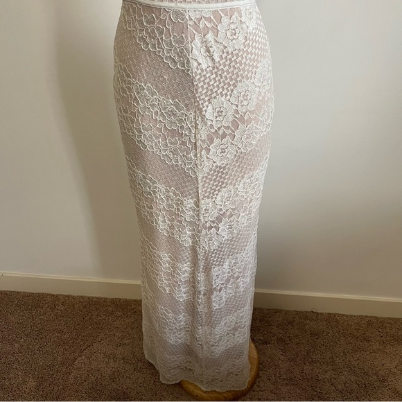 MORGAN & CO Lace Nude Prom Special Occasion Dress Halter-neck - Picture 5 of 15